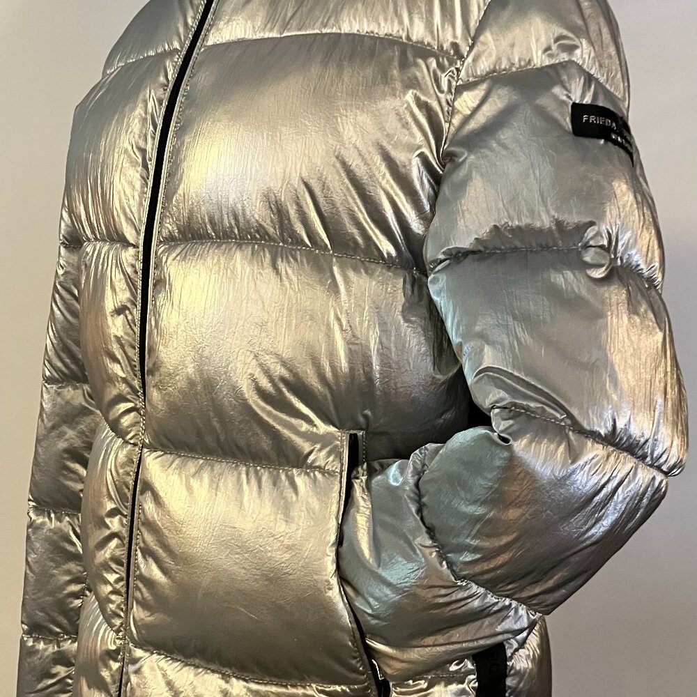 Frieda & Freddies Silver Metallic Puffer Coat NWT Size 42 - Removable Hood